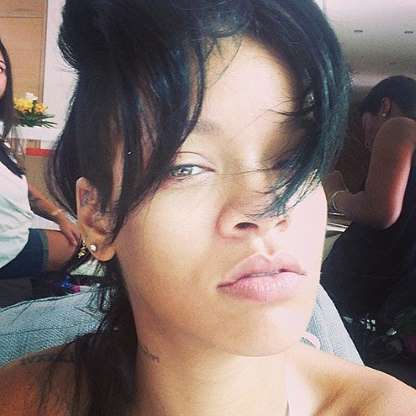 Al natural: La fotografía sin maquillaje de Rihanna
