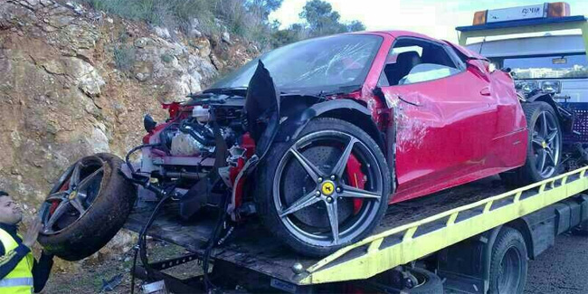 Un Ferrari convertido en chatarra