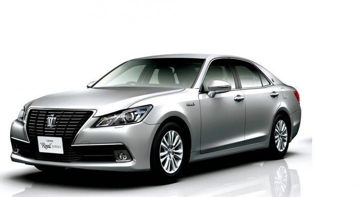 2016 Toyota Crown Review