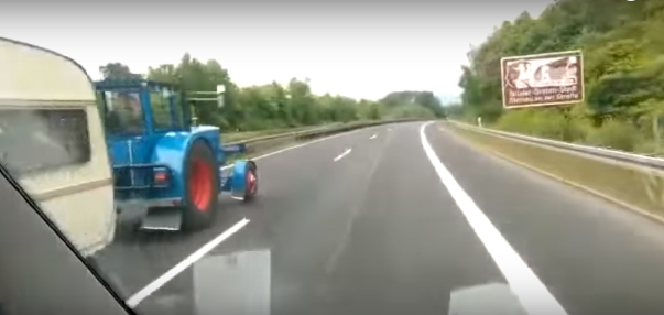 Tractor adelantando