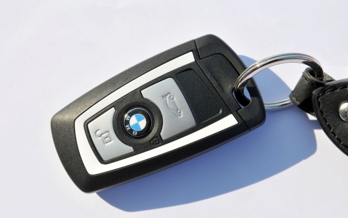 2012-BMW-1-Series-Hatchback-keyless-entry-1024x640