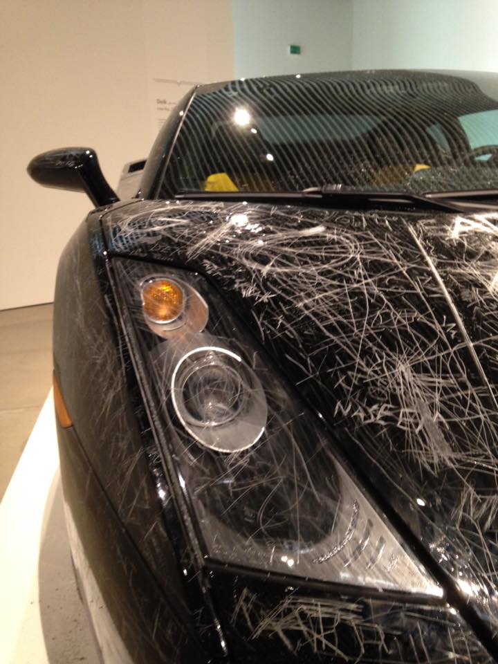 La museo que invitó a visitantes a rayar un Lamborghini Gallardo -