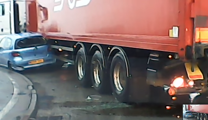 FireShot Capture 65 - (3) Dashcam UK Car VS Lorry Accident - YouTub_ - https___www.youtube.com_watch