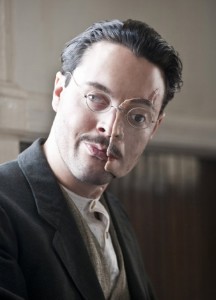 Jack-Huston-as-Richard-Harrow-216x300