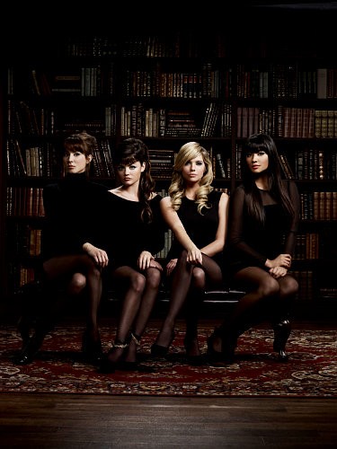 pretty-little-liars-pay-tribute-afred-hitchcock-s-psycho-in-season-2-finale