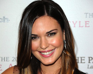 odette-annable-two-and-a-half-men