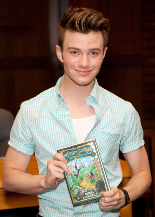 The-Land-of-Stories-Tour-chris-colfer-31699986-500-700