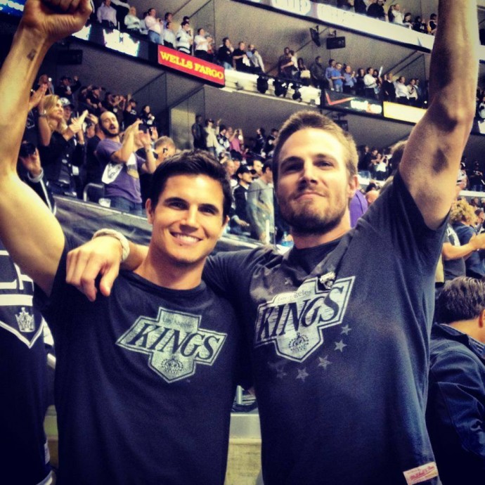 Stephen-Amell-Robbie-Amell