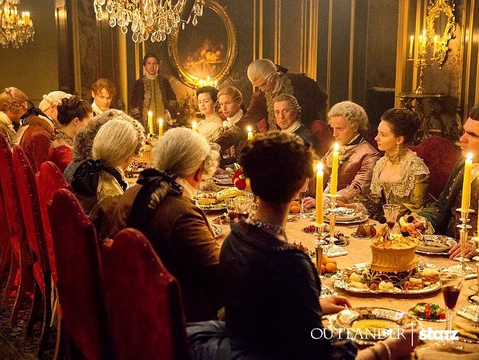 jamie-and-claire-host-a-feast-in-outlander-season-2 (1)