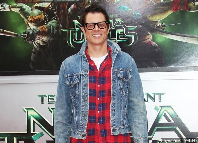 johnny-knoxville-develops-hawaiian-dick-for-nbc