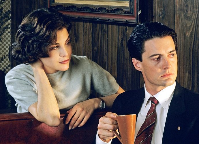 twin-peaks-revival-pushed-back-to-2017 (1)