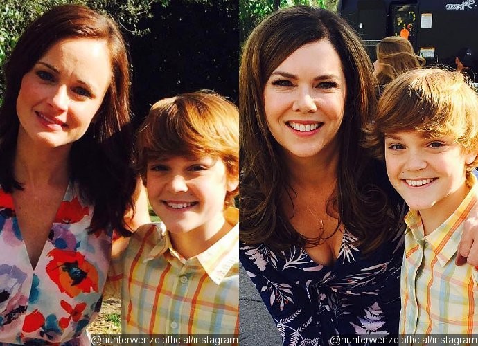rory-lorelai-and-new-characters-in-gilmore-girls-revival-set-pictures