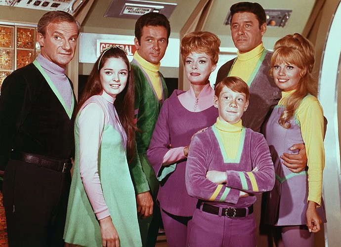lost-in-space-reboot-ordered-to-series-by-netflix