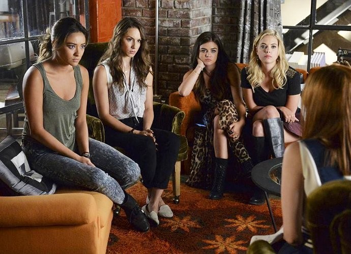 pretty-little-liars-star-hints-at-possible-new-spin-off