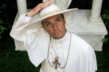 t-jude-law-the-young-pope-hbo-590x393