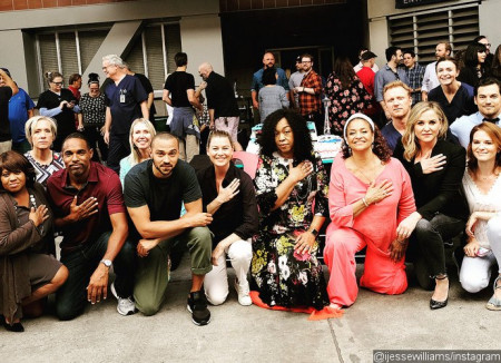 grey-anatomy-cast-taking-knee-on-set-to-support-nfl-players