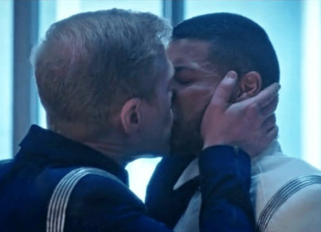 star-trek-discovery-airs-first-ever-gay-male-kiss-in-franchise-s-50-year-history